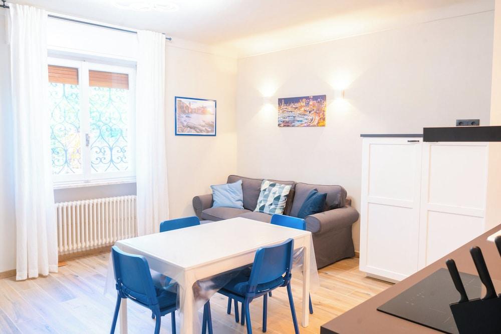 Lemon Apartment with Garden and Sea View