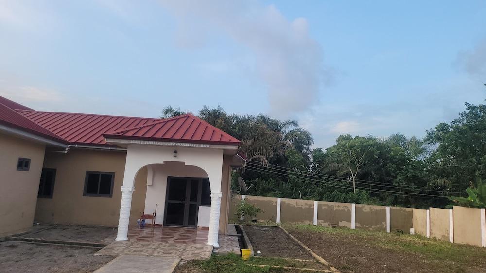 Assembly Hotel - Esiama