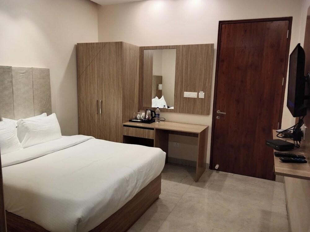 Vijay Tara Chhatarpur