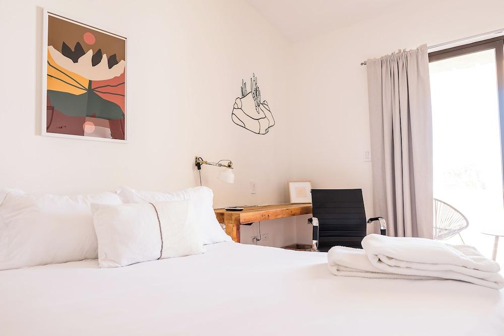 Grand Villa w Private Patio & Parking