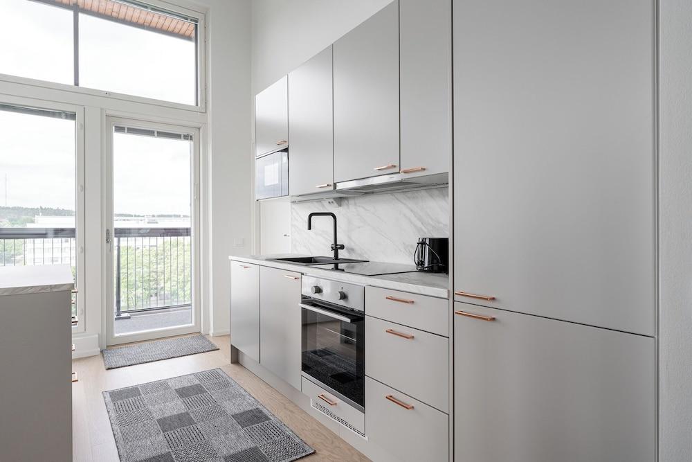 3BR Modern Loft Penthouse with Sauna & Parking