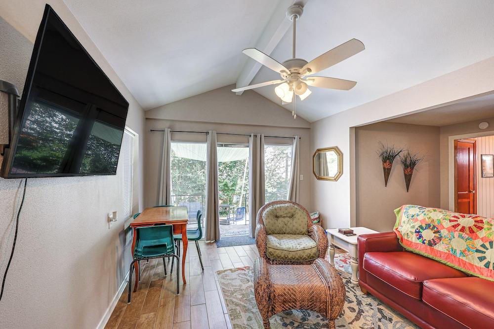 Walk to Oaklawn Racetrack: Hot Springs Getaway!