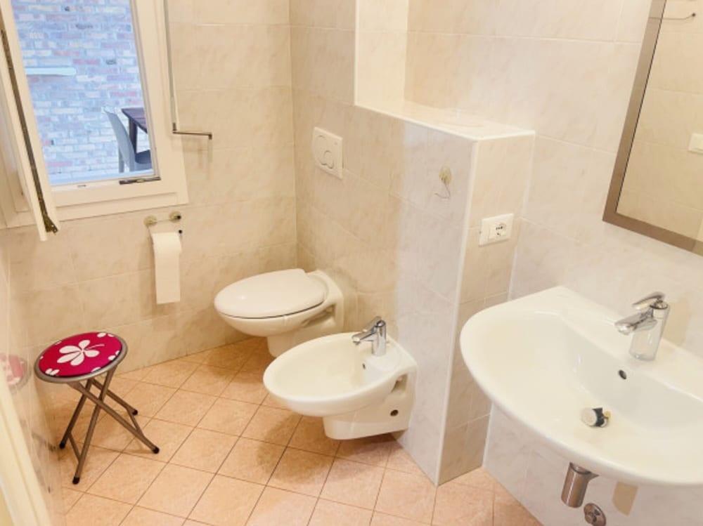 Spacious Flat With Large Terrace-beahost