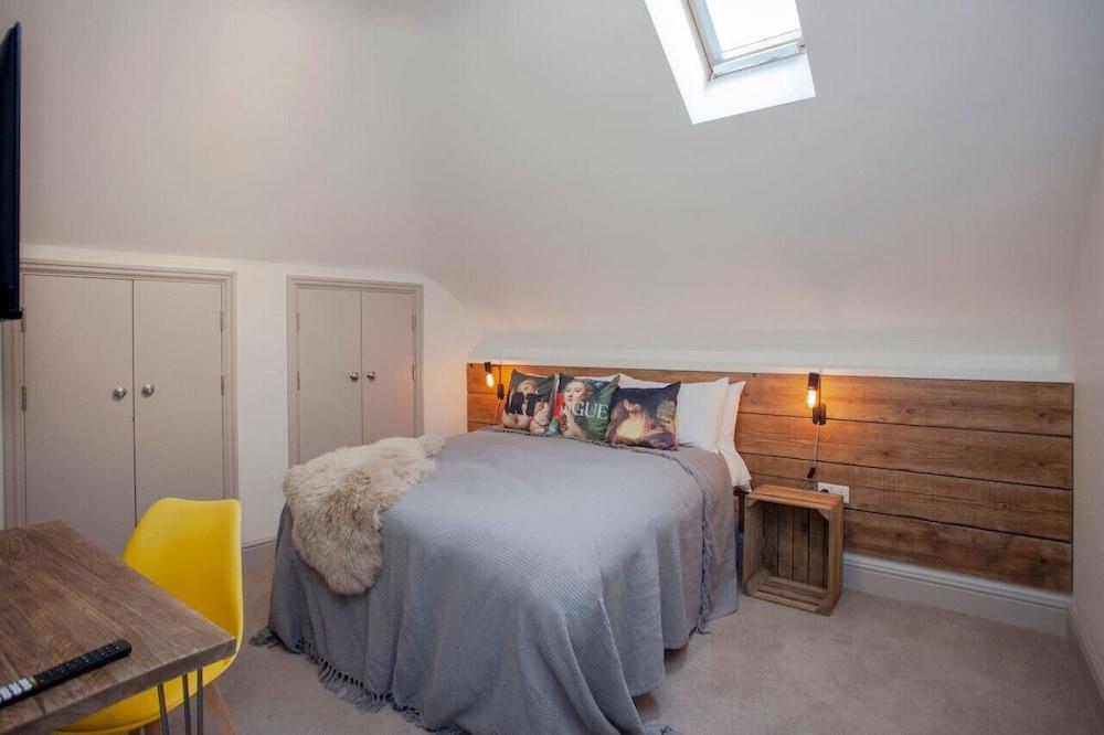 Higgihaus Cabot Mews Aparthotel