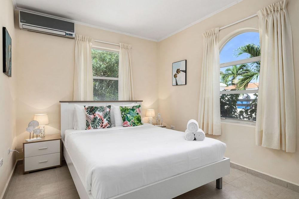 Cozy 3br2ba Great Location w Private Pool Patio