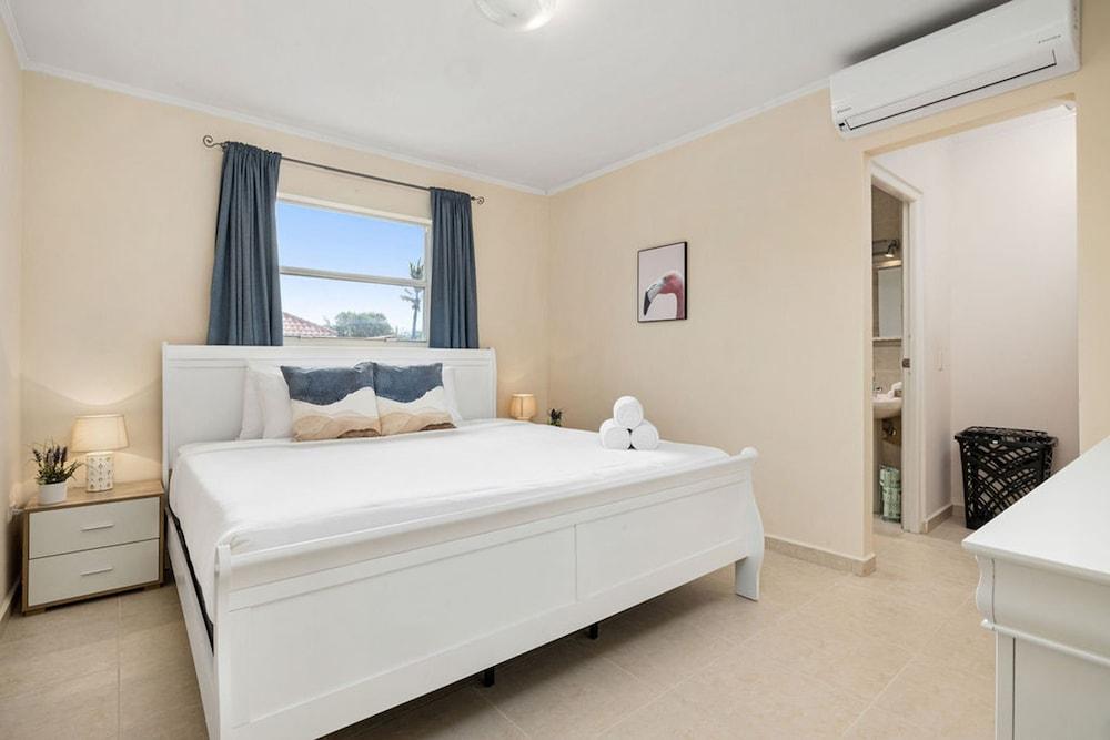 Cozy 3br2ba Great Location w Private Pool Patio