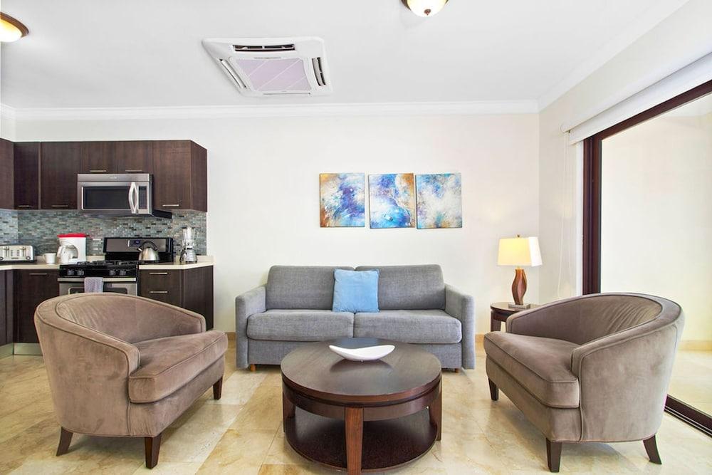 1br1ba Condo in Amazing Location w Pool and GYM