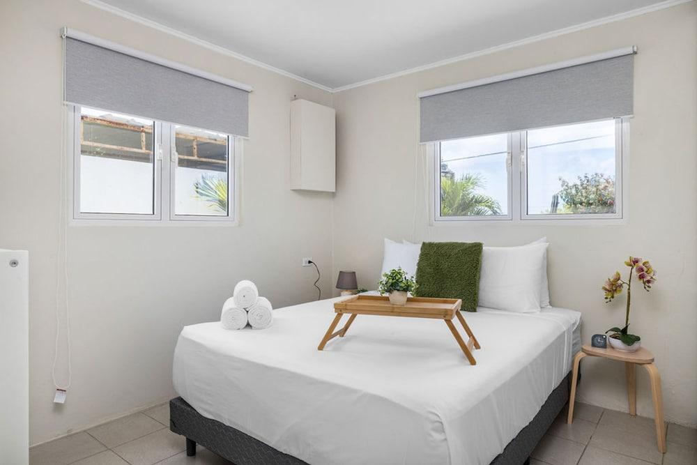 Lovely 3br2ba w Wifi Parking in Central Location