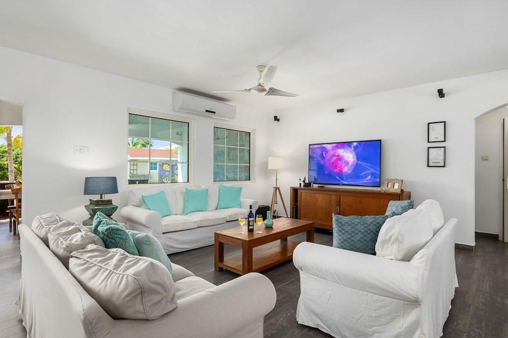 Nature Private Pool Gazebo Outdoor Dining