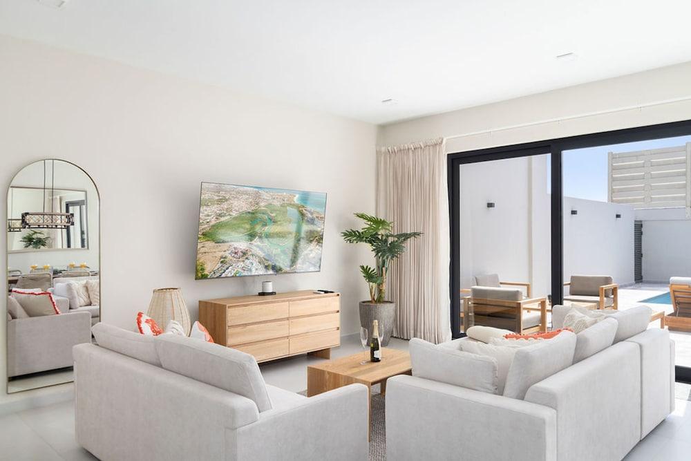 High-end Villa Walk to Beach Pool Ocean View