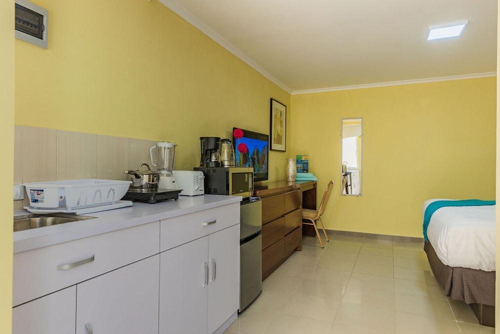 Rooi Santo Studio w King Size Bed Pool