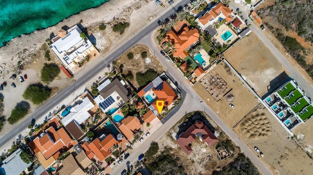 NEW Modern Cozy Studio Walking Distance to Beach