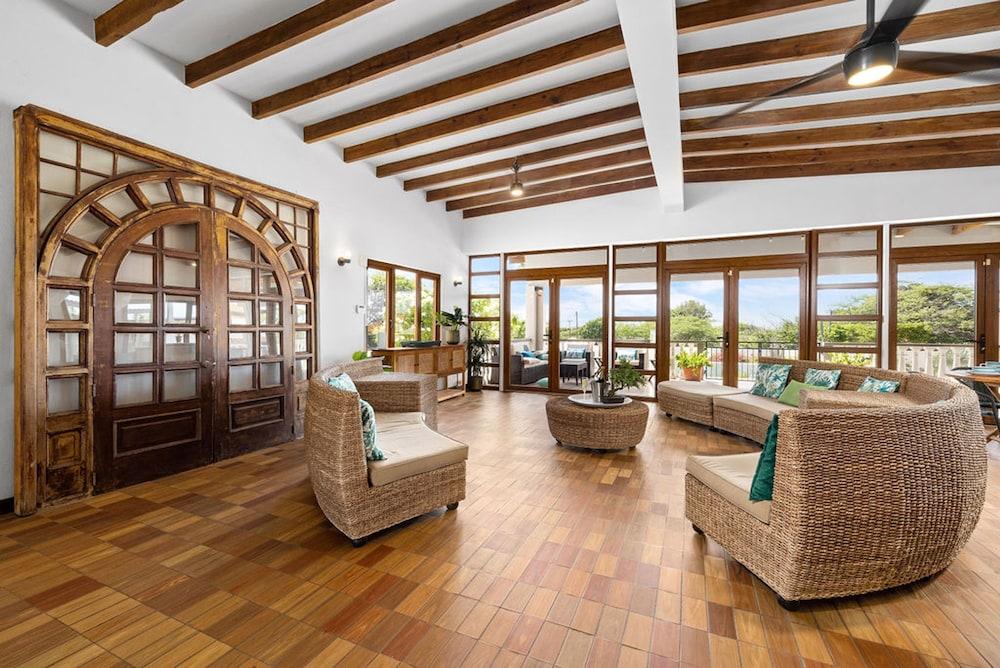 Spacious 4BR Villa Private Pool Cozy Location