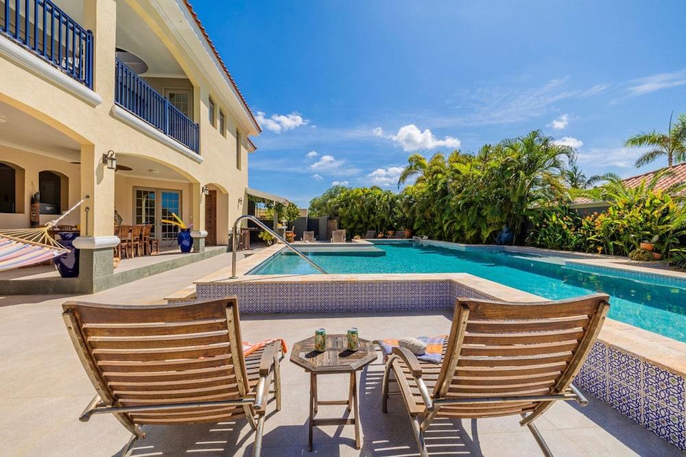 Ocean View 5BR Villa Steps to Beach Privatepool