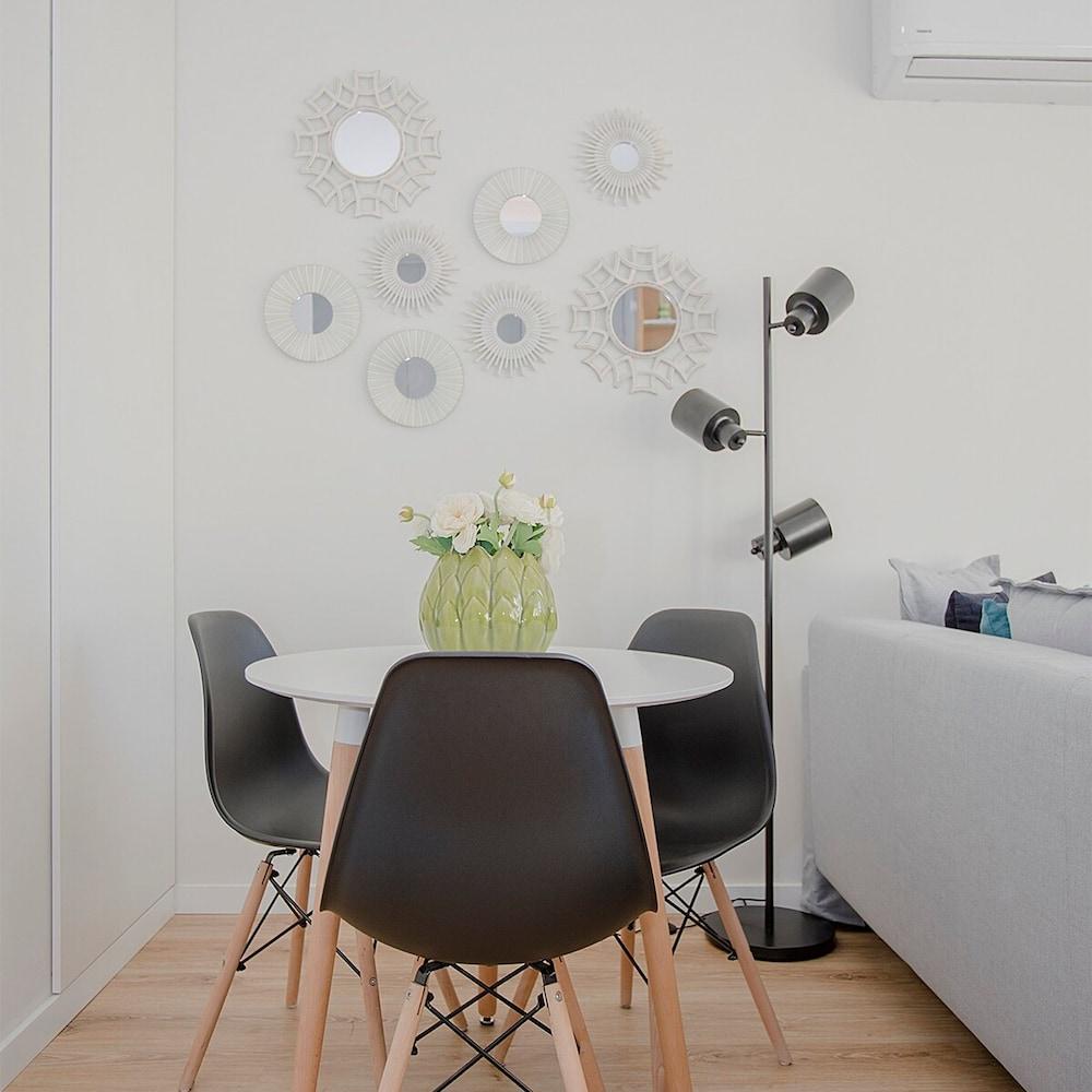 Liiiving in Porto Bright Light Studio