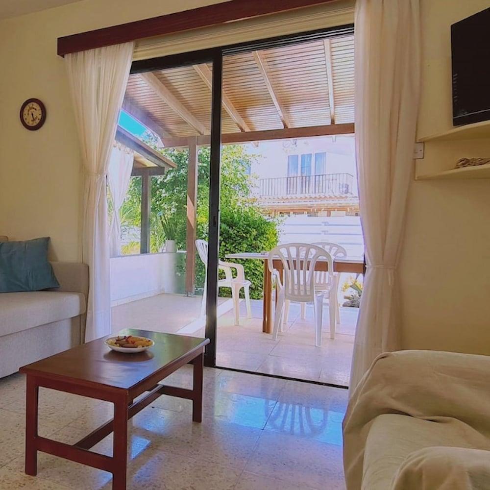 52 MEN - Sea Gem Apartment