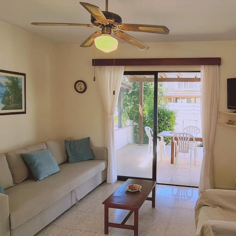 52 MEN - Sea Gem Apartment