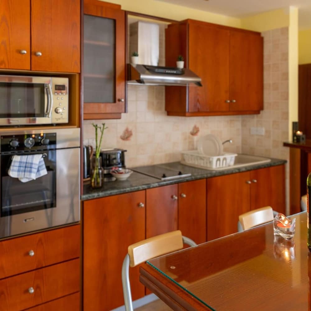 Stay Gold Feathers Apartment