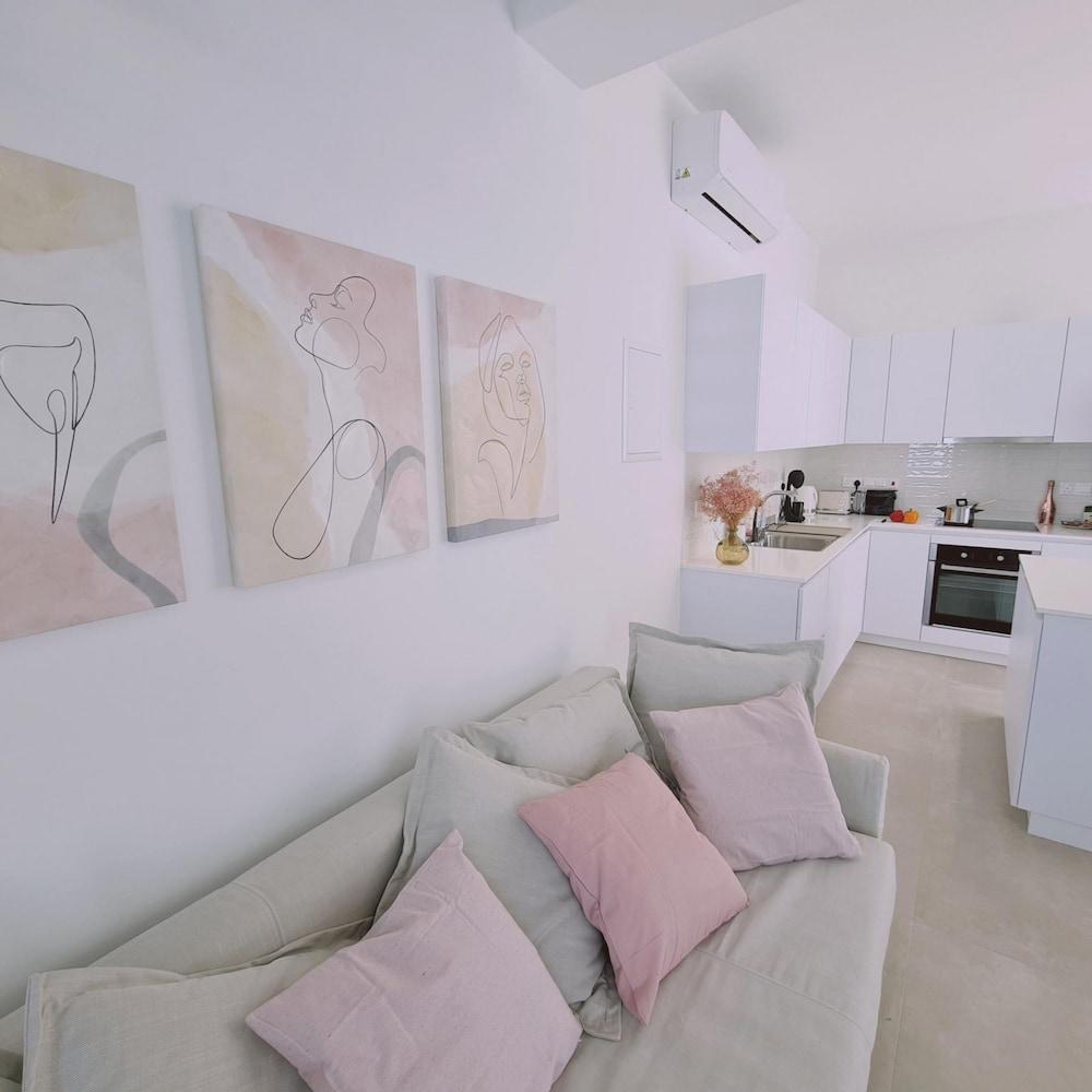 Stay Sunshine Aura in Protaras