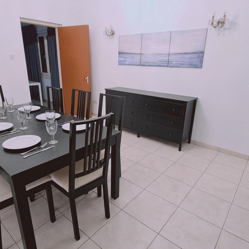 75 NIC - Stay Mythos Down Town House