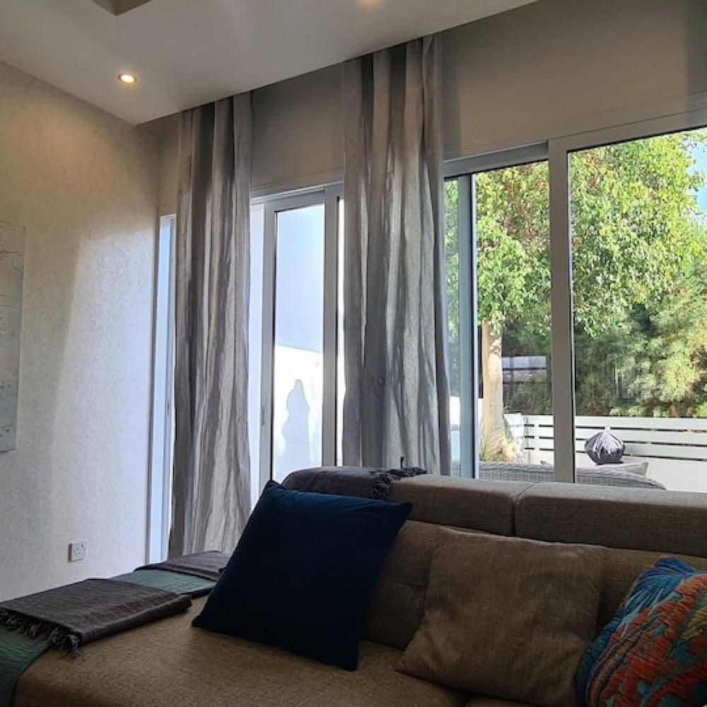 29 LIM - Downtown Retreat