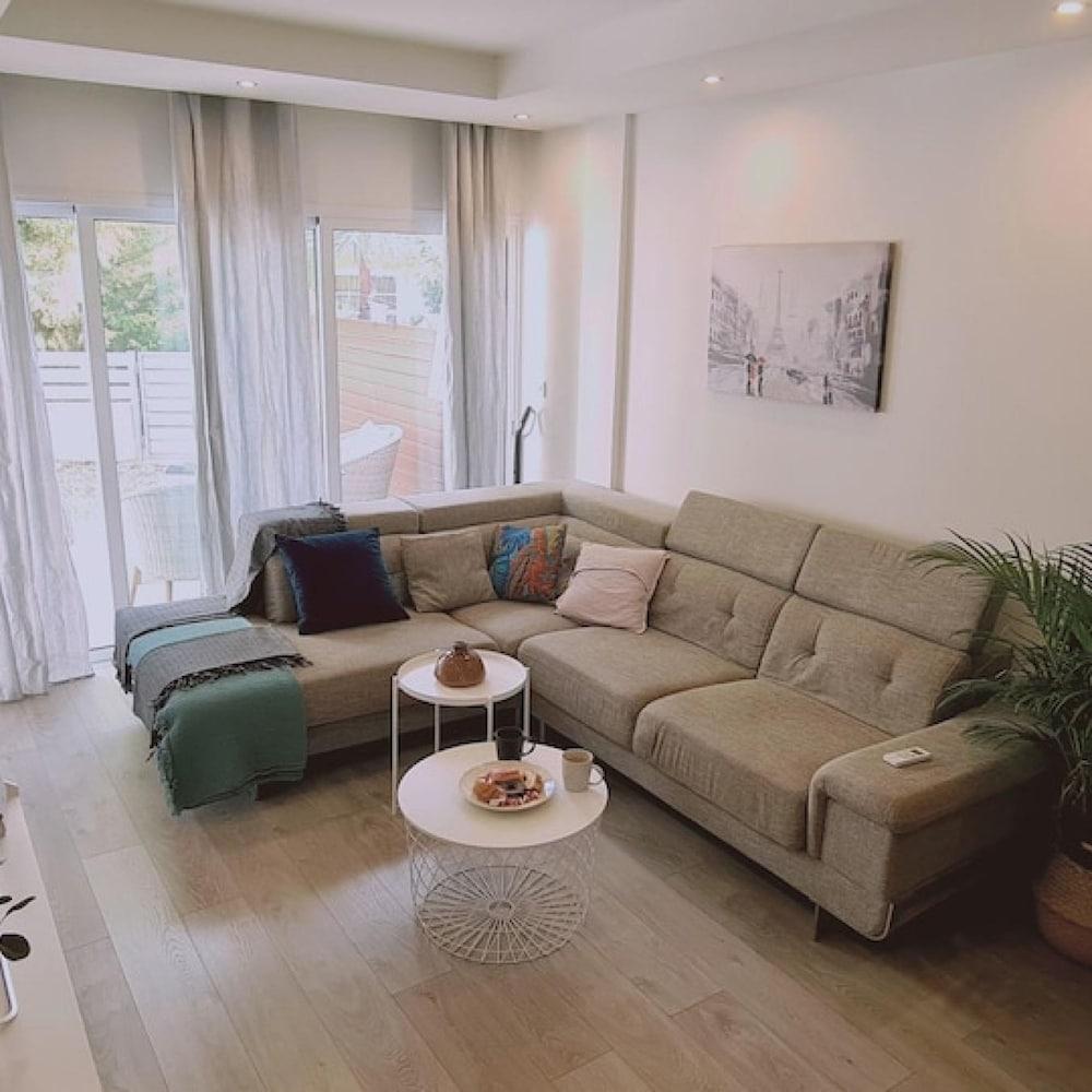 29 LIM - Downtown Retreat