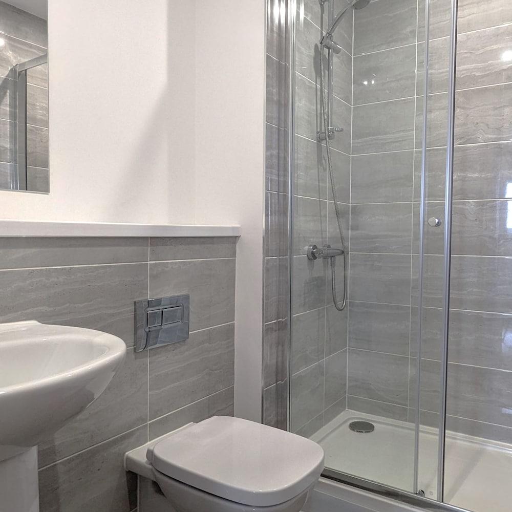 1 Bed With Parking - NEC / BHX / 15 Mins to Bham