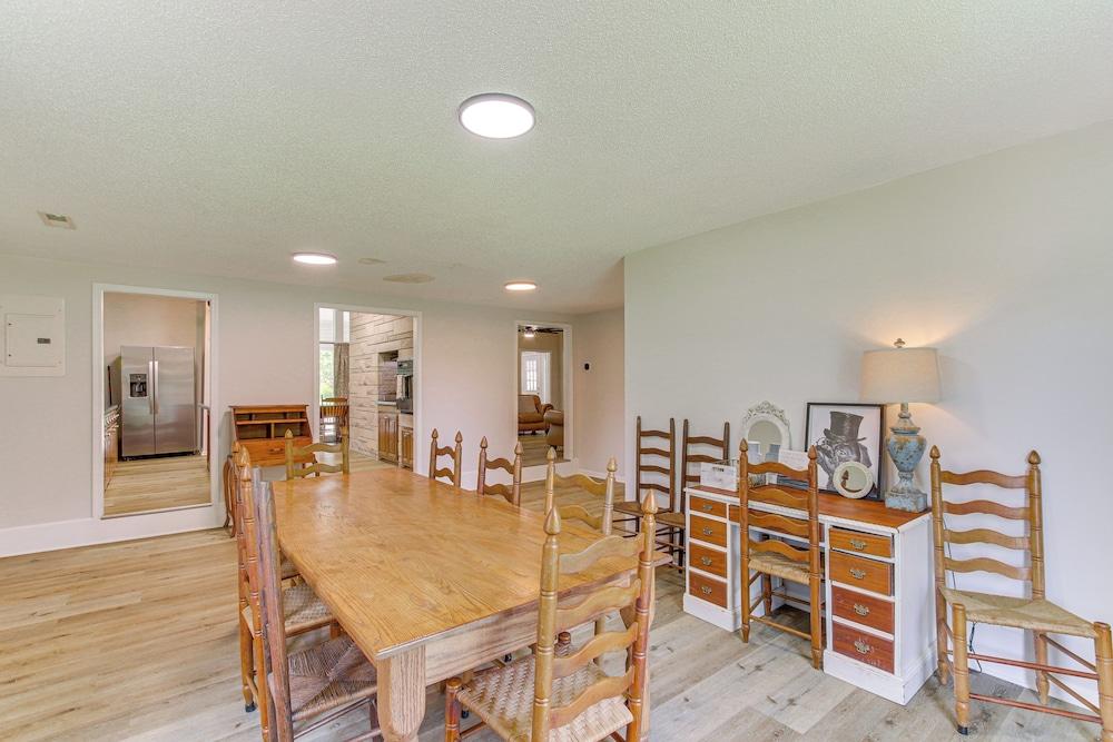 Expansive Florence Home ~ 6 Mi to Downtown!