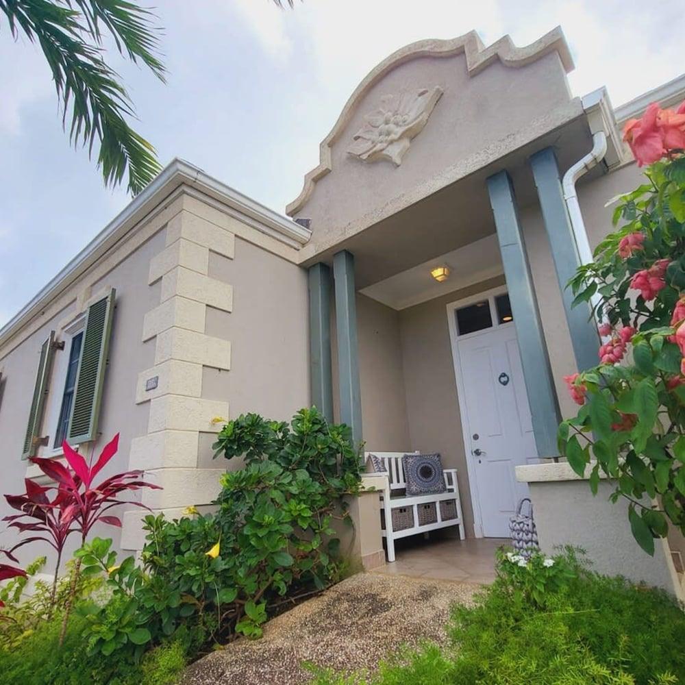 Villa Vuemont - Peaceful 3 Bedroom Villa With Pool