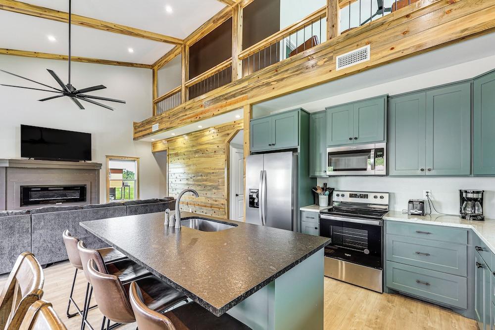 Family Tradition Glenwood Cabin w/ River Access!