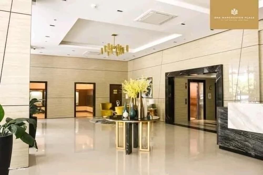 MACTAN NEWTOWN 1-BEDROOM W/ BALCONY & POOL ACCESS