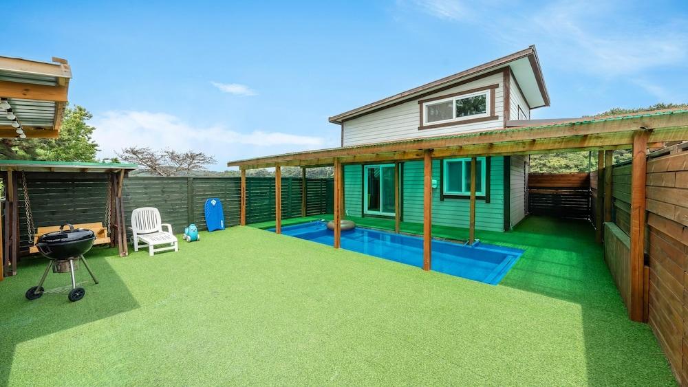 Boryeong Hiddenvillage Dokchae Poolvilla