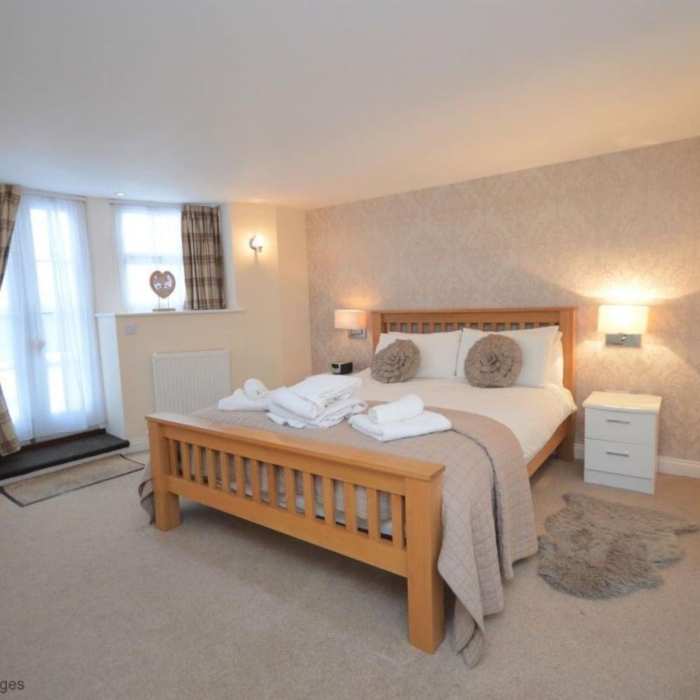 Stunning Views Central Whitby Parking