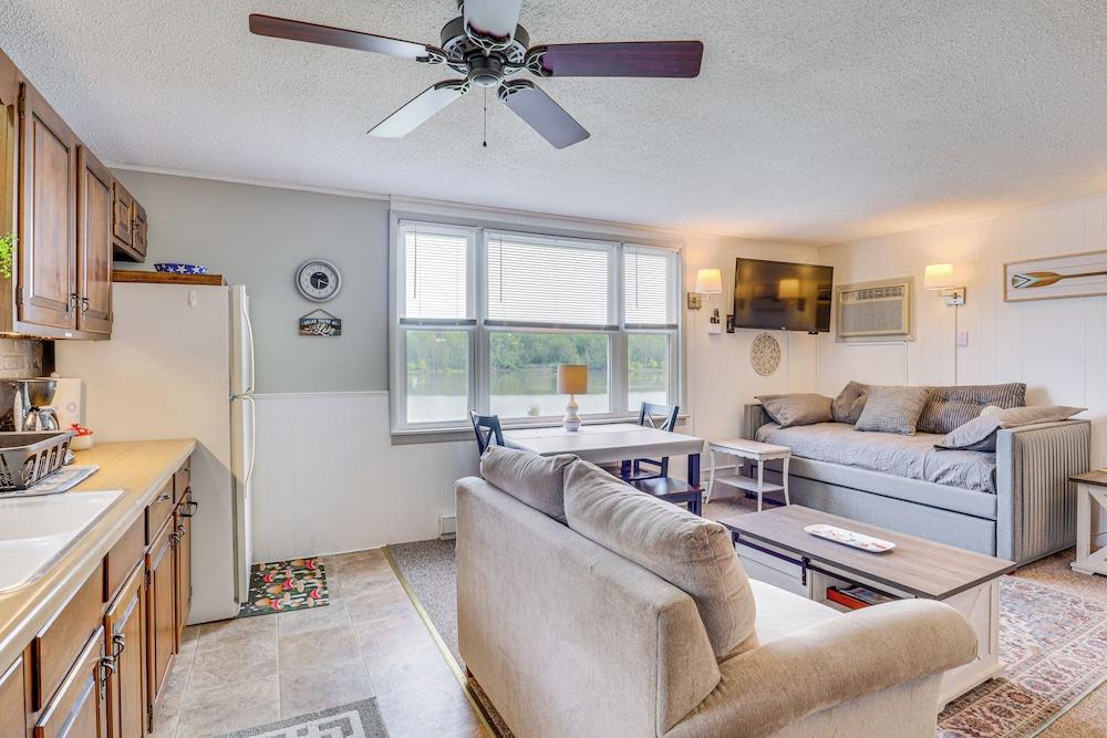 Lake of the Ozarks Cabin w/ Private Dock + Kayaks