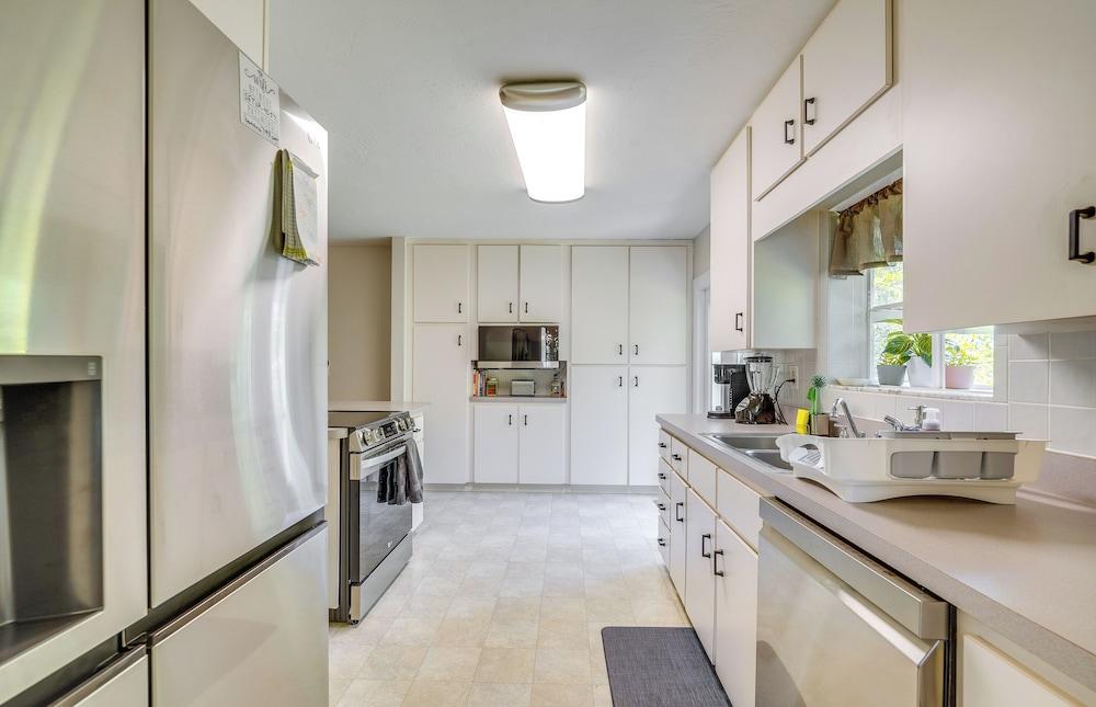 Pet-friendly Ocala Home w/ Pool & Fenced-in Yard!