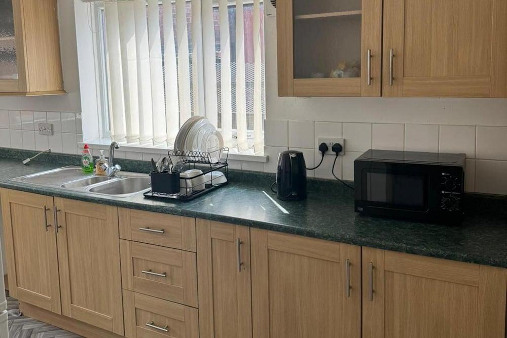 Hartlepool - 2 Bedroom - Near Seaside - Sleeps 5