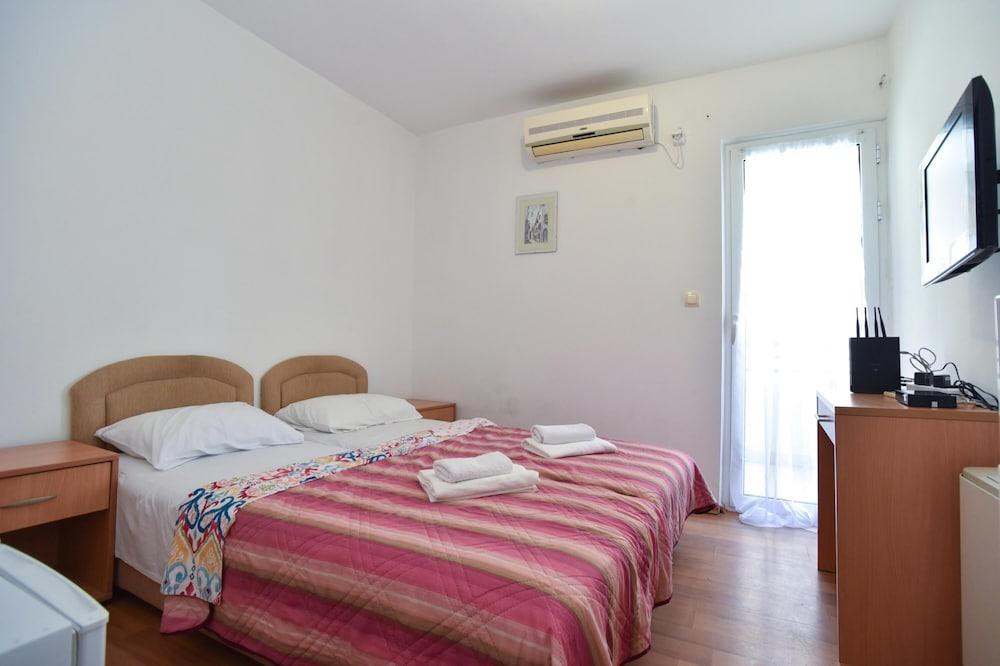 Studio With Balcony 4 min to Beach in Budva
