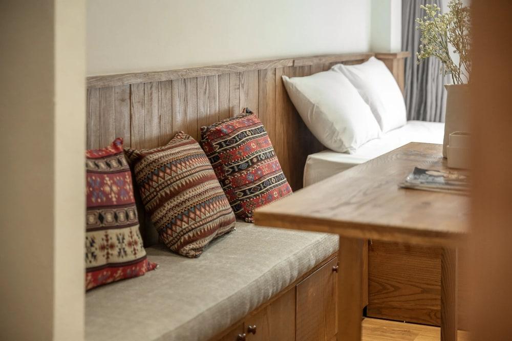 UNIQUE Creative - Wooden Design - Rooftop Jacuzzi