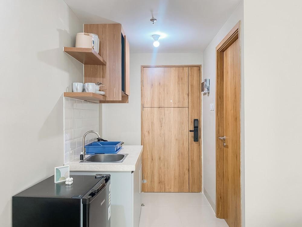 Modern Look Studio Apartment at LRT City Jatibening