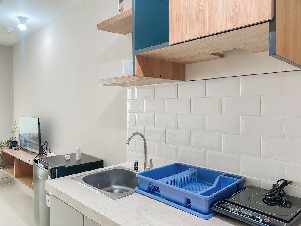 Modern Look Studio Apartment at LRT City Jatibening