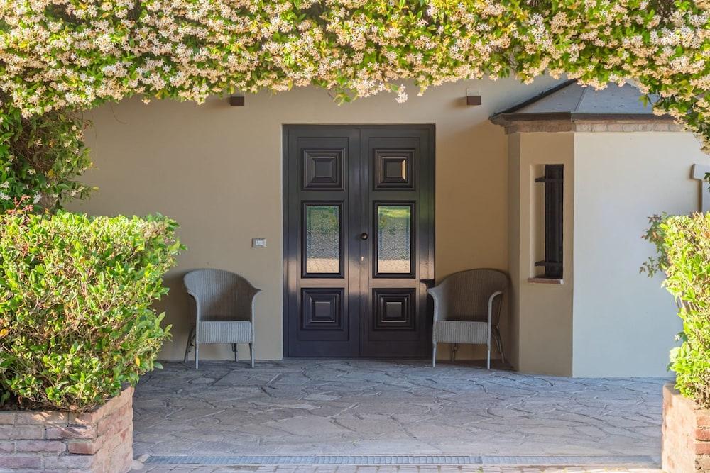 Antico Casale Vignale Stunning View and Pool