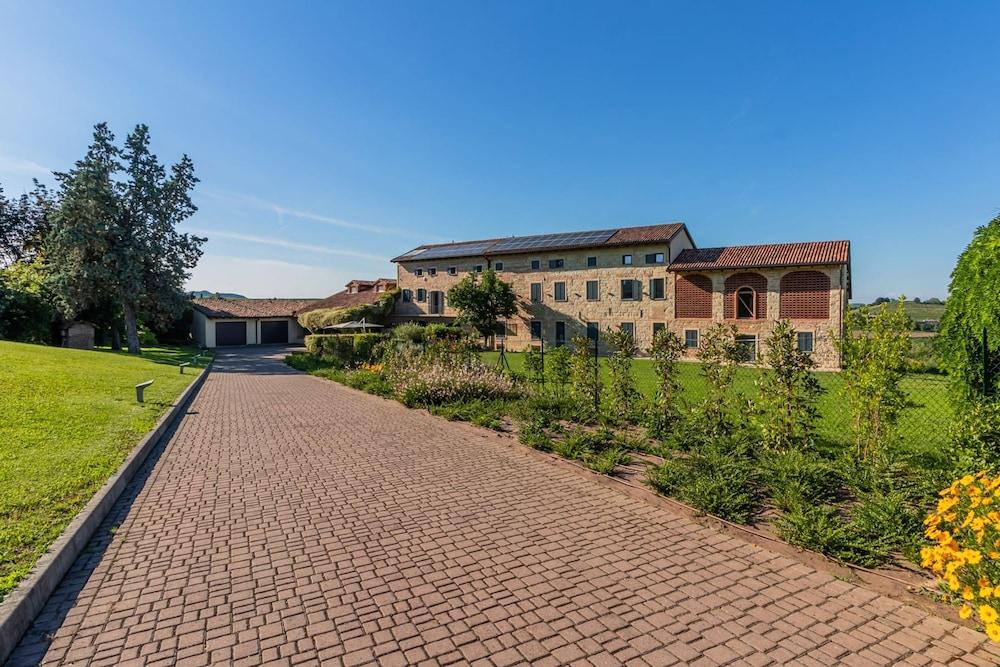Antico Casale Vignale Stunning View and Pool