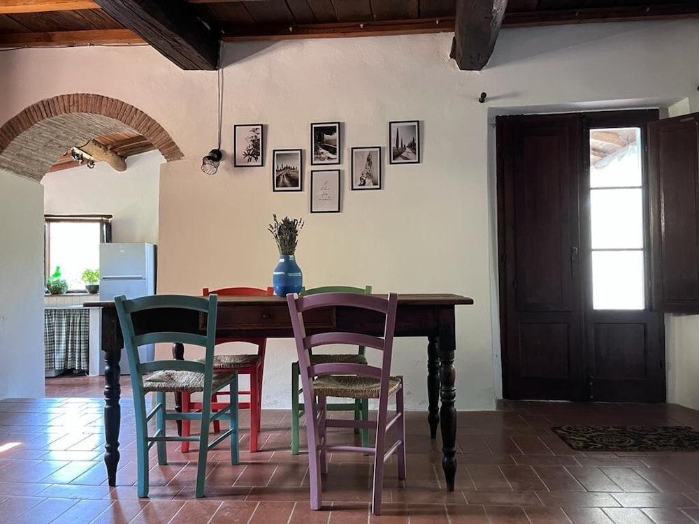 Casale Rustico con Piscina Privata e Ampio Parco