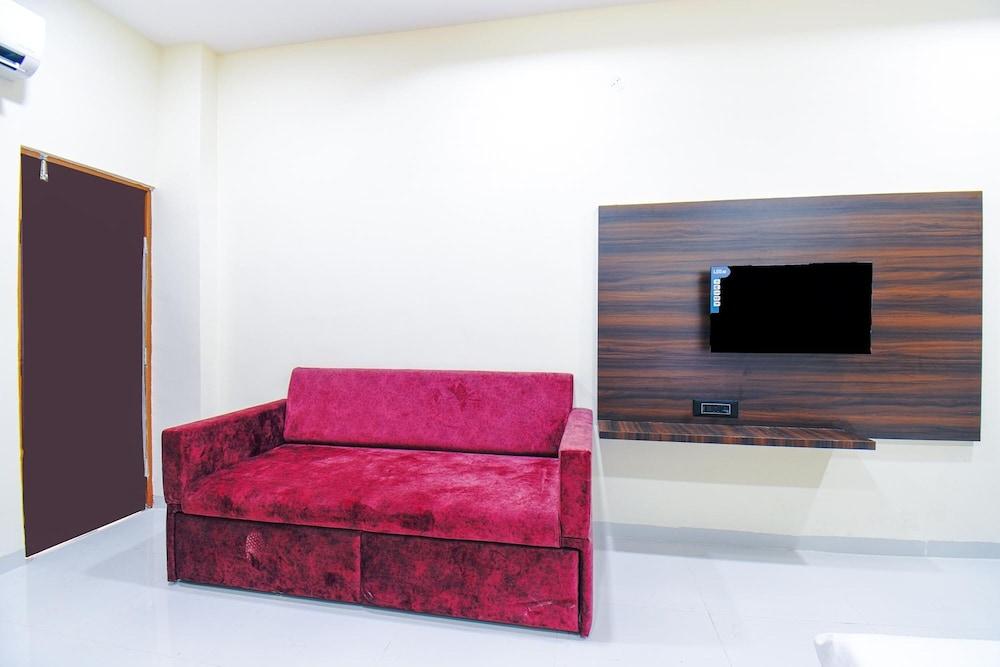 Fabexpress Jagatraj Vishwa Lodging