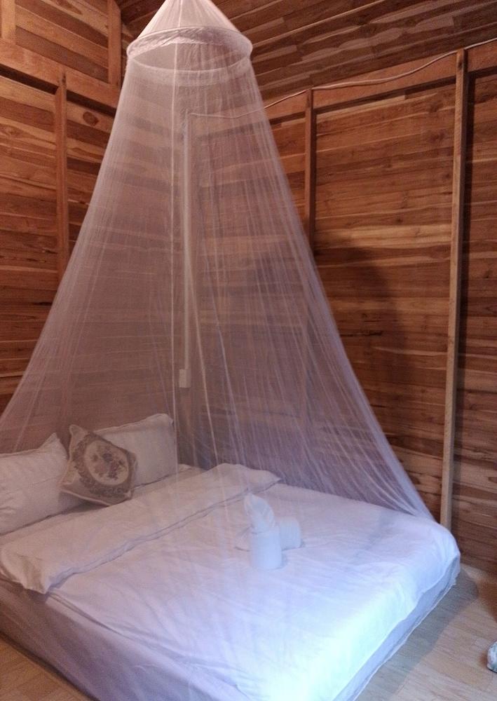 Inthawa Resort (Feuang, Laos)