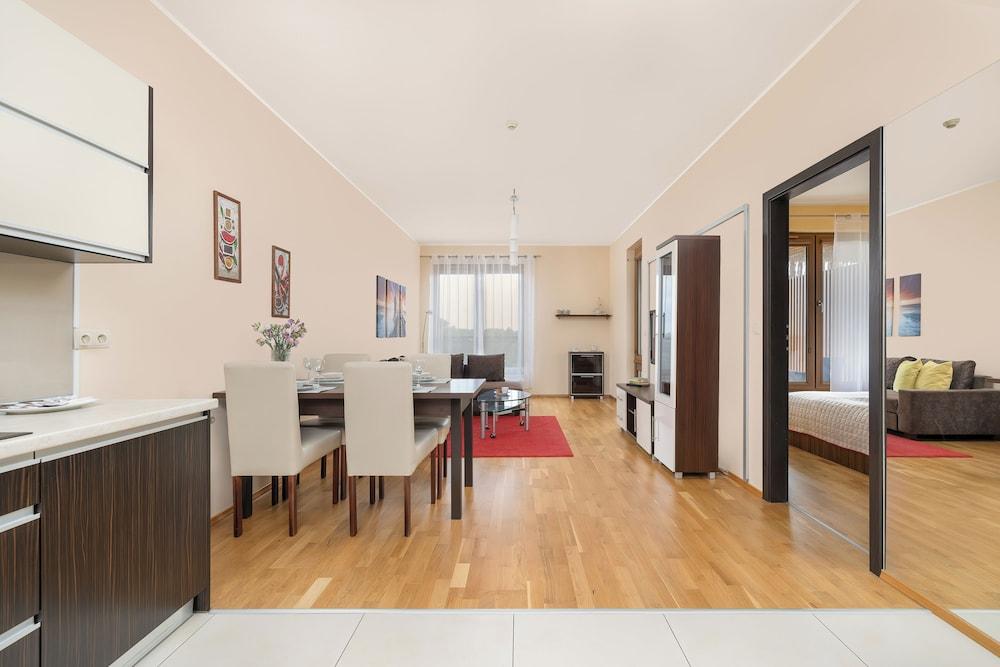 Apartment With Outdoor Gym by Renters