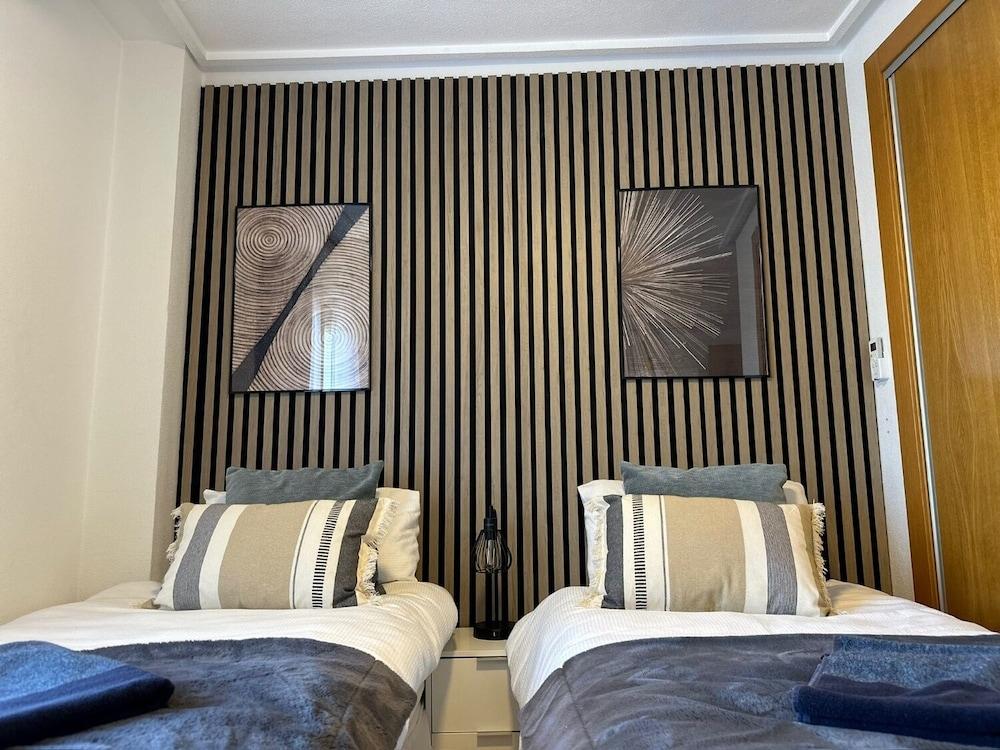 Golf Resort - Apartment - Sleeps4 - Pool - Parking