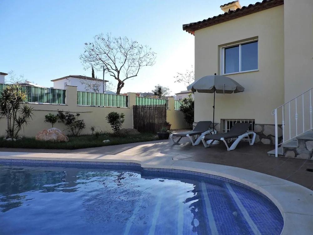 Stunning 3-bed House in Pego