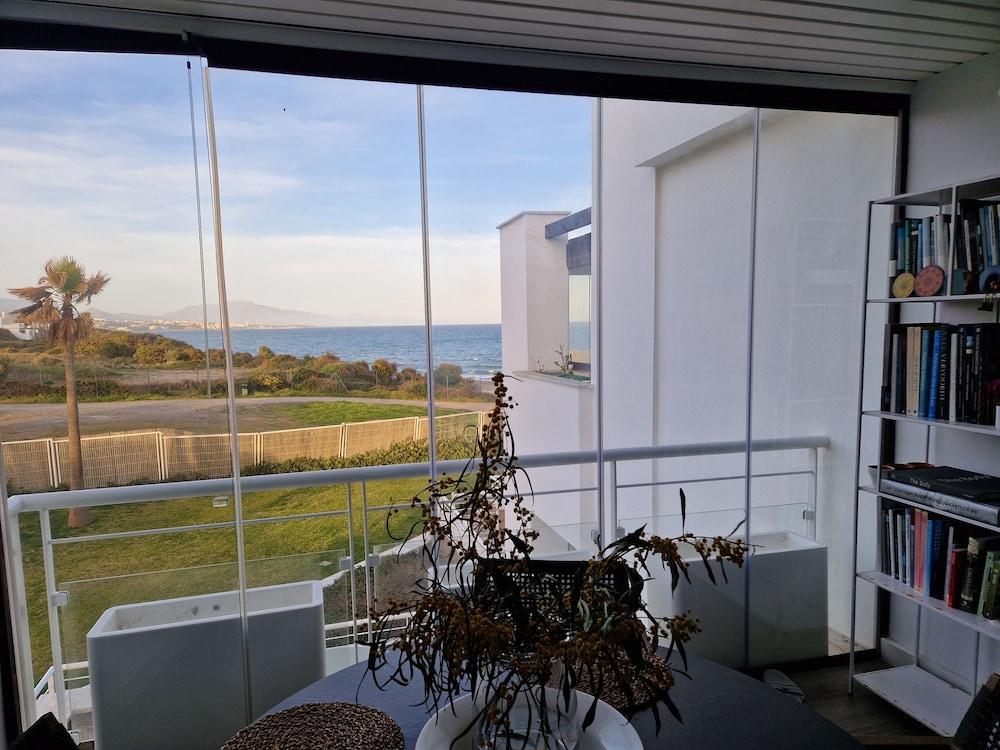 Captivating 2-bed Apartment First Line Beach