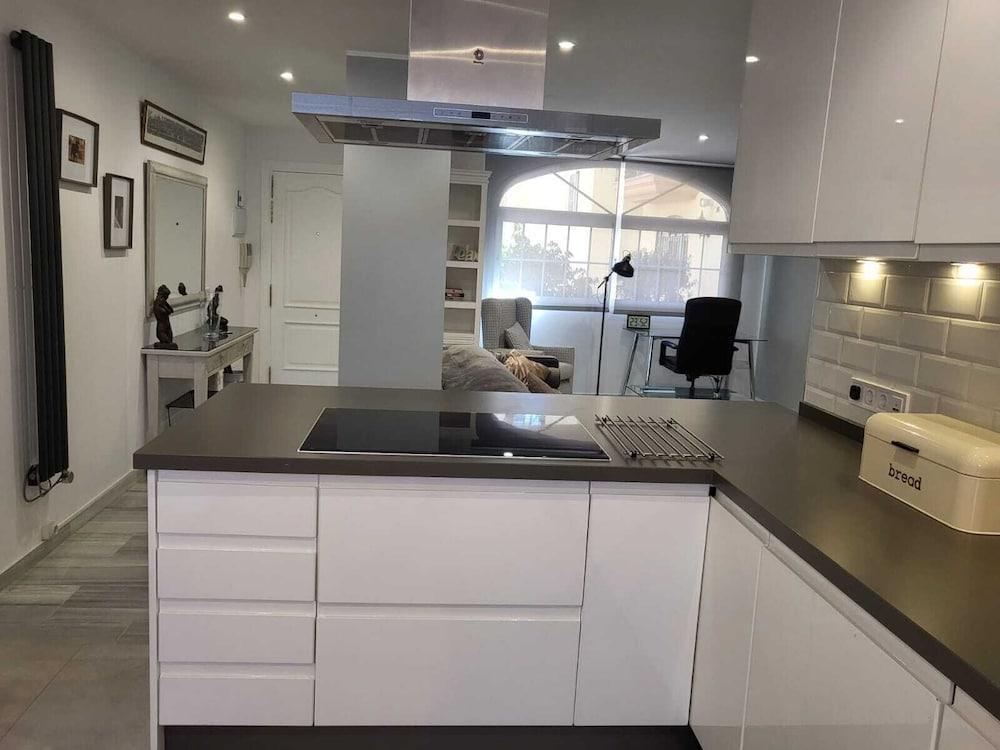 Duplex Apt, 3 Bedroom, Sleeps 6, Pool